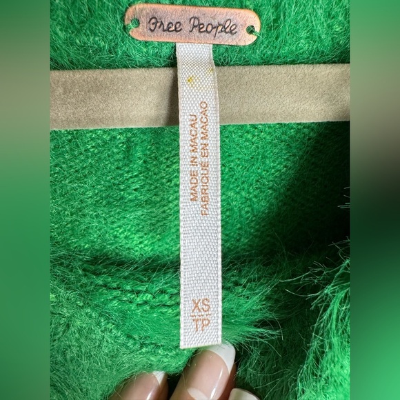 free people green fuzzy sweater size extra small, is oversized - Picture 4 of 11